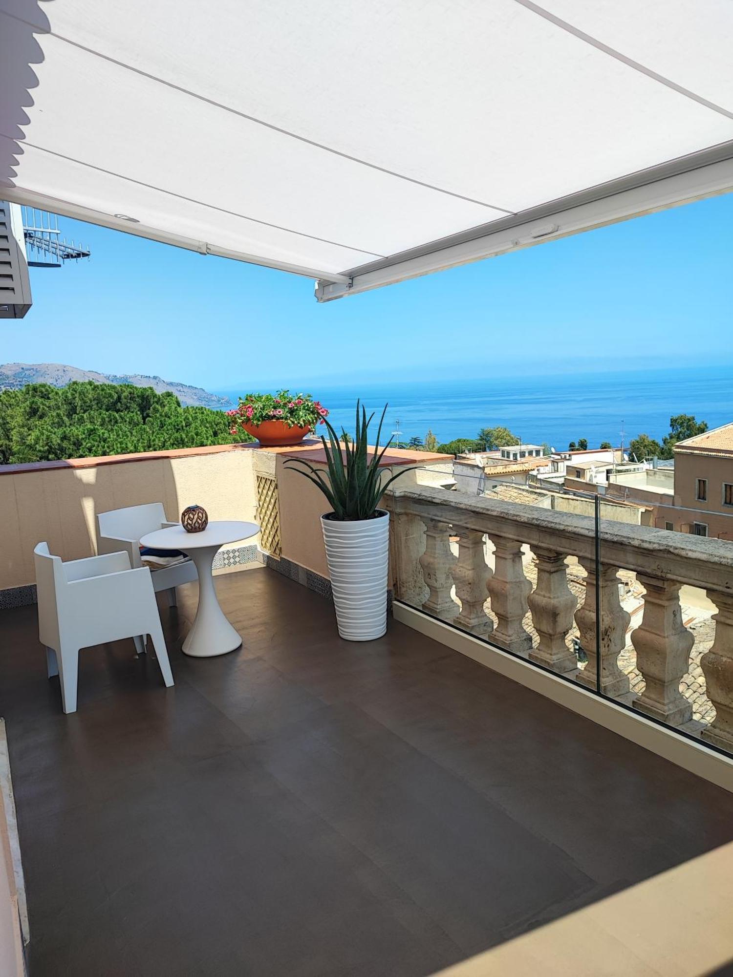 Отель La Terrazza Di Porta Messina Таормина Экстерьер фото