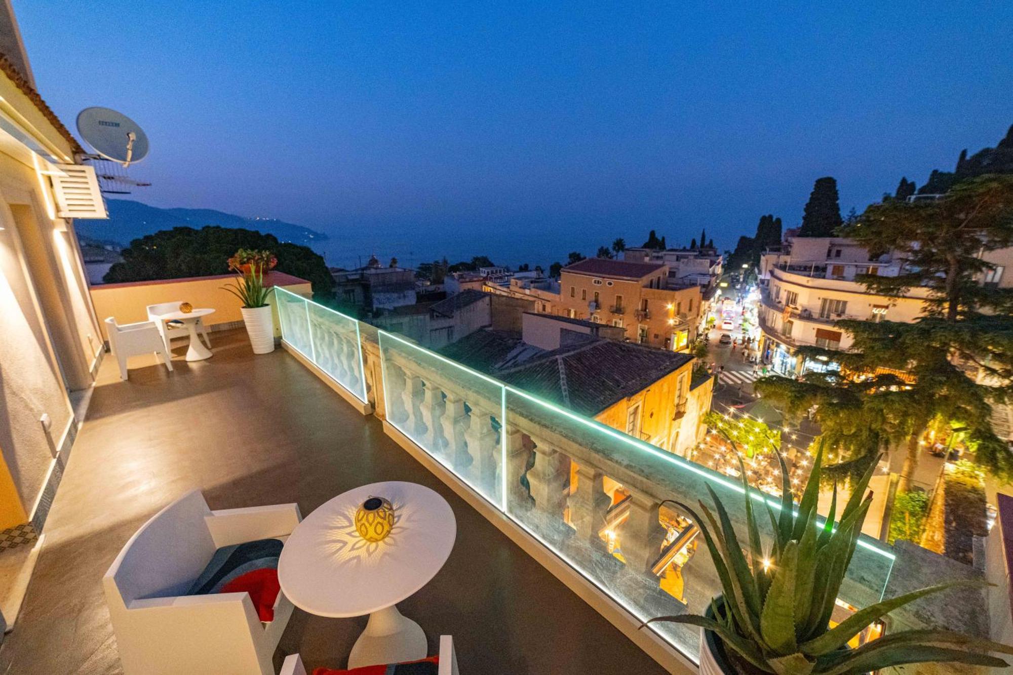 Отель La Terrazza Di Porta Messina Таормина Экстерьер фото