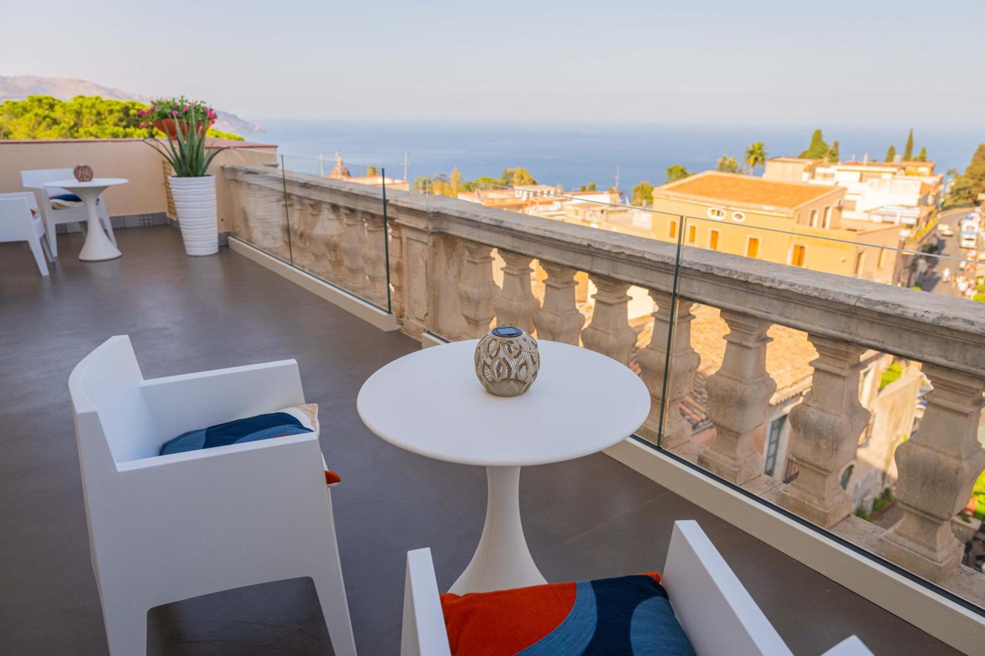 Отель La Terrazza Di Porta Messina Таормина Экстерьер фото