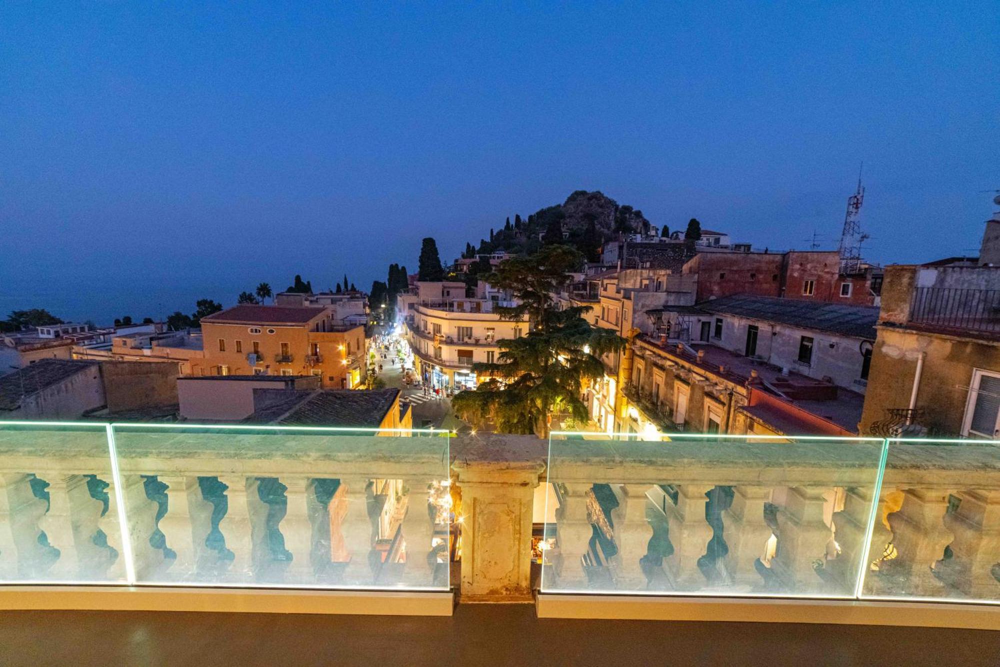Отель La Terrazza Di Porta Messina Таормина Экстерьер фото