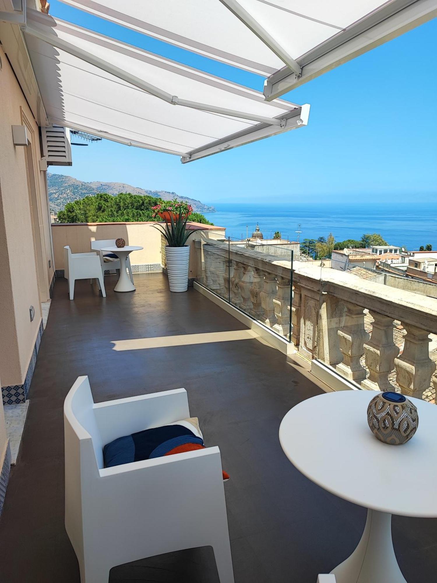 Отель La Terrazza Di Porta Messina Таормина Экстерьер фото